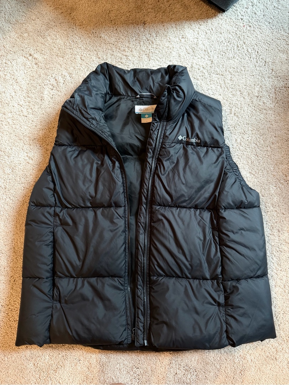 Columbia Women's Puffect Thermarator Insulated Vest. Size xl.
